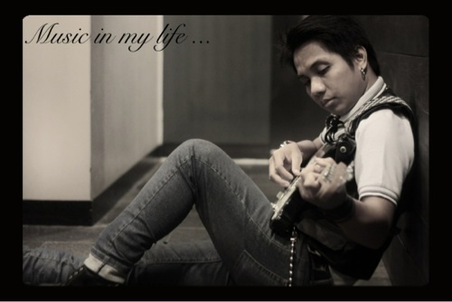 I'm a happy person, had a great wife n 2 kids ...thanks GOD for all of that ^^