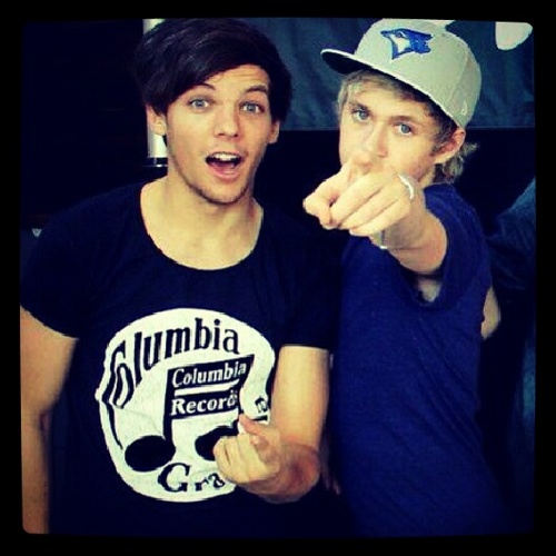@WeAre_GD e @fletcherinmybed aqui, Galaxy Defenders e Directioners *-* FC Tommo e Horan, óbvio que todos são bem vindos aqui :)
