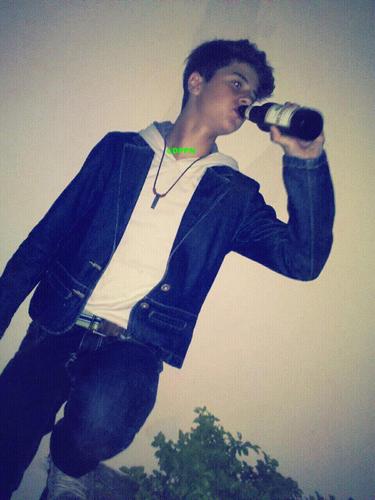 ∞ vsê pode estar longe, mt longe sim, mas por amar vsê, sinto vsê perto de mim. Os outros não precisam acreditar mais sei,é pra sempre,eu amo você você @luh