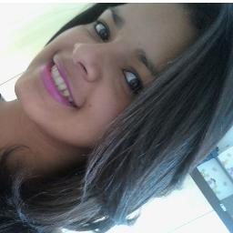 apenas uma garota com a alegria de uma criança; a malícia de uma adolescente; e sentimentos de mulher .