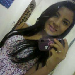 • NÓIS É MINA PIKADILHA, NÓIS NÃO ANDA, NÓIS DESFILA ♪  Irma deela aqqi @KriisAlvesz .