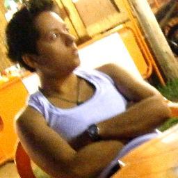 Não cruze os braços diante de uma dificuldade, pois o maior homem do mundo morreu de braços abertos!  (Bob Marley)