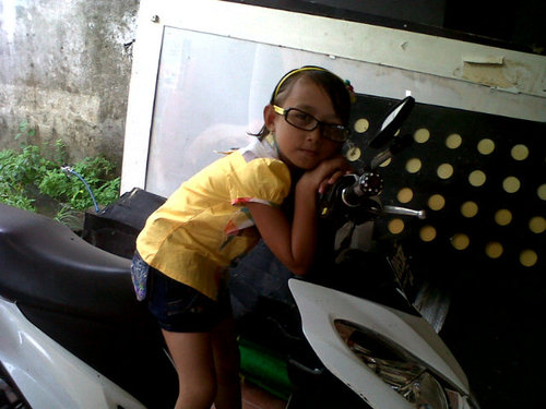 rivynurhawayni's profile picture. 