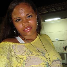 Sou uma menina q sonha em encontrar um príncipe ,mas tbm tenho medo de sofrer por alguém q não mim merece.