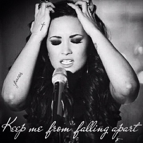 hai :3 
demi lovato is my all. 
dont judge me. you are who you are.