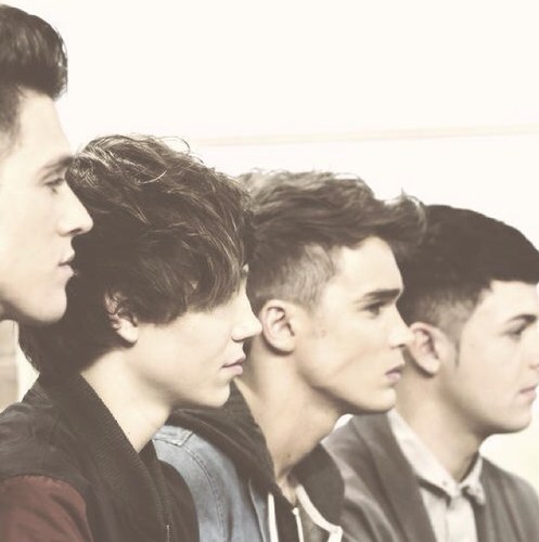 Been here from the start danish #JCats support @UnionJWorld. The boys follows, no we can't believe it either! Thank you! x Michelle, Mie & Maiken!
