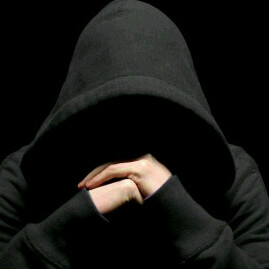 أنا قادم أنا اراك ساكون ك ظلالك لا يمكنك الهروب مني ساكون ك الهواء الذي تتنفسه. أنا قادم.