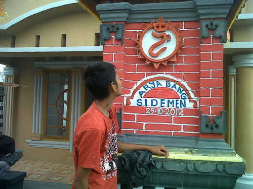 I just some body mancunian and madridista. I like reading. But my hobby travelling and sport.