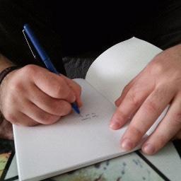 juntaletrasdan's profile picture. #Escritor con un don especial para hacer el peor de los ridículos.
#guionista de cine, cortometrajes y teatro, 
#aprendiz constante de #entrepreneur