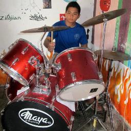 College student | Computer Programmer | 18 | Guitarist | Drummer | follow me and i'll follow you back ! ;)