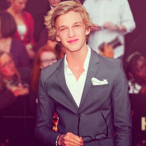 Dedicated fan to @CodySimpson, @taylorswift13, @justinbieber, @edsheeran, @austinmahone and @onedirection! FOLLOW! I ALWAYS FOLLOW BACK!