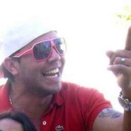 Atleta profissional, extrovertido e alegre... conhecendo poderá tirar suas próprias conclusões....
