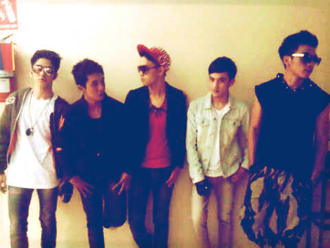 fansbase @leVel_official from cirebon ☺ @bhaktibhakti @firmantian @kunkunaprisakti @MauldhyRauf  @robbyCI | always support LeVel FiVe ;;)