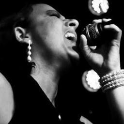 Cantora pop e mamãe. Amo minha família, a música e meus amigos. Face: http://t.co/7zXXfcOdJE
http://t.co/VHt6M6hrgQ