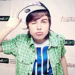 Sou uma menina,que é loca pelo o @pelanzarestart, tenho um sonho de conhece-lo como qualquer garota,tenho o meu twitter pessoal @tifanyc_ Since: 04/01/12