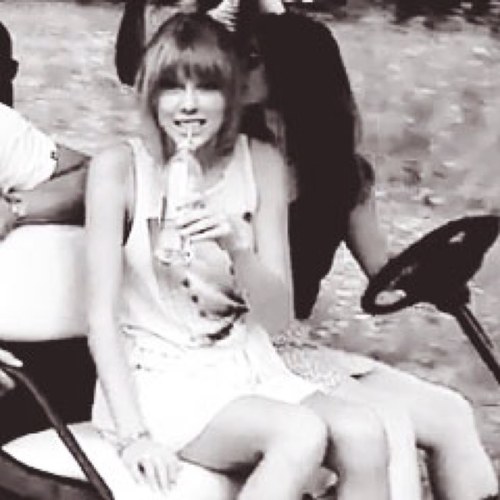 uma swiftie em 16 milhões, tay é minha barbie. created: 30/07/12 PS: estou no @13swiftiesdatay