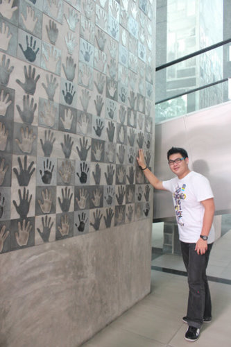 Phino13's profile picture. 