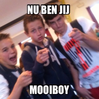 Wij tweten grappige foto's. Beheerder: @casper1999_  tweters: @jordenXP en @AFCAKICK10!