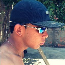 melhor amigo da linda
@mayaraqueyroz_ :$