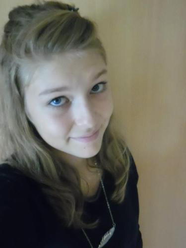 100%directioner I LOVE @ onedirection , I'm French I would like meet zayn Louis Liam Niall& Harry *-* 
Je ne perd pas espoir :D