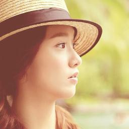 Gabriela, 
Kppoper, viciada e apaixonada pela yoona e por doramas, sone e bana, Be Happy . （⌒▽⌒）
http://t.co/m8kJGTxtCm