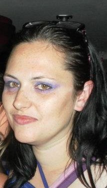 Liberal, open minded, anything is possible creative busy bee, parent of 2, funny, sarcastic and quick thinking, and likes to laugh, have some fun :) xx