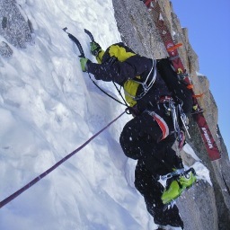 Professional Freeskier and UIGM Mountainguide based in Chamonix, France. Loves skiing, climbing, roadbiking, trailrunning, surfing and landscape photography.
