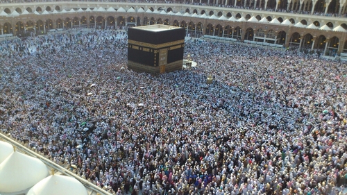 امضي كأنك لم تسمع ، واصمت كأنك لم تفهم ، انسى كأنك لم تذكر هذا نصف طريقك للسعادة