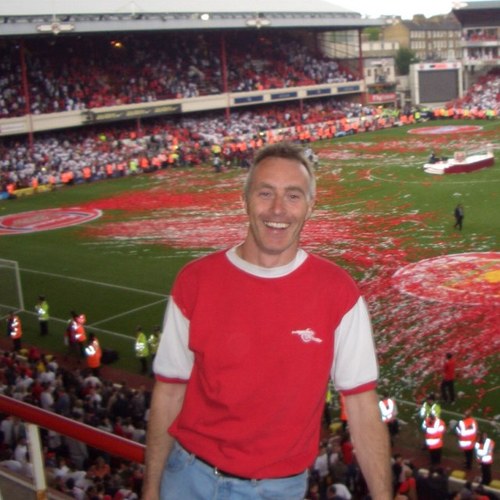 love my family, love my sport, love holidays, tolerate work as it pays for the other 3! Arsenal ST for 30 plus years, follow a few, tweet a bit
