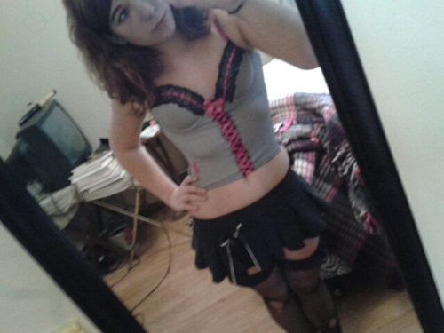 I am 17 years old. i love dubstep, and cute boys. I am pree crazy, n dont care who sees. follow me(: