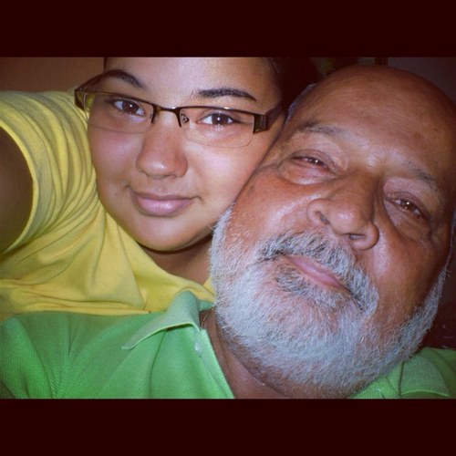 Soy hija, hermana mayor y menor, tia, amiga, Extraño a mi papa. Casi arquitecta y prof. de idiomas. Vivo enamorada del Amor.