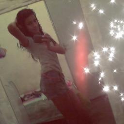 minha  idade n define minha maturidade minhas notas n define minha inteligencia fofocas sobre mim n definem quem eu sou
-Nome Danieli
-Idade 19
-Casada