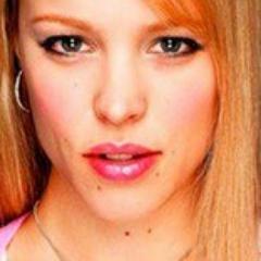 Regina George, rica, loira, linda e melhor que todo mundo. Acione o cérebro antes de abrir a boca.