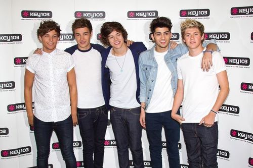 Vocês são os motivos do meu sorriso quando estou triste.Vocês são tudo pra mim EU TE AMO 1D!!!!!  Directooner brasileiras são as melhores!!