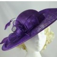 Ascot Hats 4U delivers a beautiful range of Ascot Hats and Fascinators that are handmade by up and coming Milliners. We stock a headpiece for every occasion.