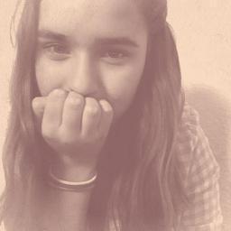bla bla bla nadie lo hace en 160 caracteres xD pero hey! sigueme y te sigo (: