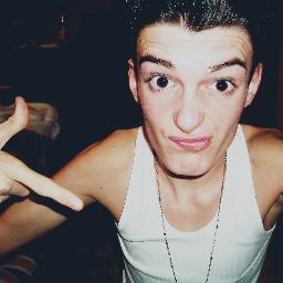 Aller tous follow mon nouveau compte @AlexisPoirson et bouger votre cul !!!!!