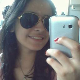 Camila, 14, pernambucana. Chata, muito ciumenta e ansiosa. Fã louca e apaixonada pelo @LucasnaRede_. Segundo twitter. Primeiro excluído por motivos pessoais.