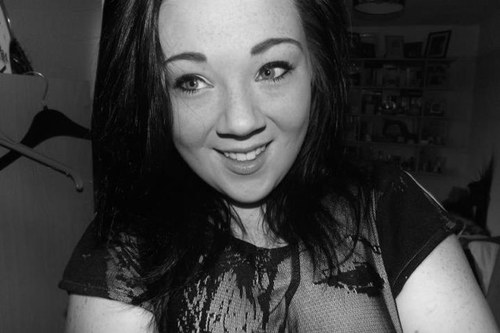 shannonweekes96's profile picture. glitter, red lipstick, Dave Grohl, sharpies, cardigans, justin bieber, musicals, irish/northern/welsh accent, converse and niall horan xox