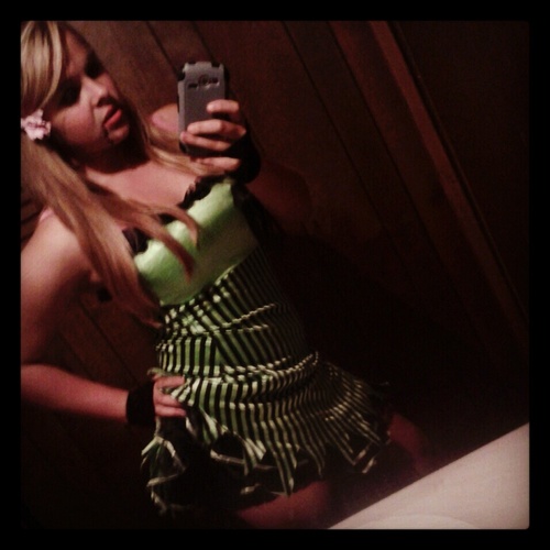 AYE!!!! my name is shaye'.....im 14 years old and cool A'F!!!! so yea follow me and yhu cn txt me @337-514-0442 DUECES!!!!! SINGLE