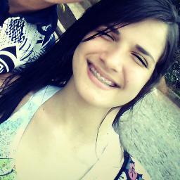 Escondo lagrimas dentro de sorrisos (:(