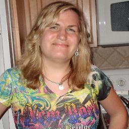 Im Alyssa, I love my friends n family. I love seeing friends and family and talking to people ill write more later