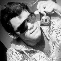 Paraibano arretado, galego, 17 anos, 1,83m, leonino, eclético, farrista, amigo, simpático. ;)