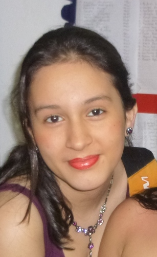 Excelente lectora,  adicta a la comedia, feminista, loca, poeta y virgen.