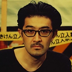 演出家・アーティスト。演劇ユニットPort B代表。国内外の様々な都市でプロジェクトを展開中。東京藝術大学大学院映像研究科教員。 akirat16(a)https://t.co/z49E8RwNVA