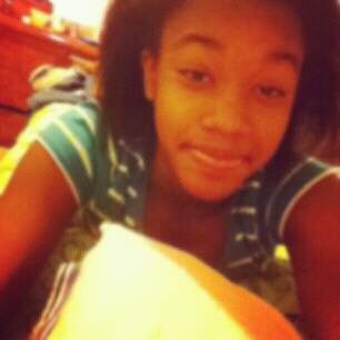 See That White Button That Saus Follow ;D You Know You Wanna Turn It Bluee , ♡ The Name Beez Aalleyah MB Fan .. Dancer & Singer ♥♡ Instahram; @colormehleyah
