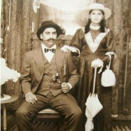 Mas vivo que nunca, con dos hijos maravillosos y una esposa espectacular.....FELIZ