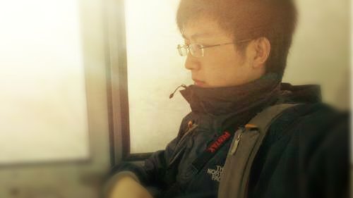 网络屁民，办公室民工，MBA在读，爱爬山，爱骑行，爱数码，爱吃火锅。