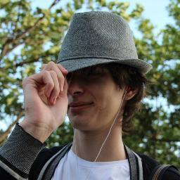 Andy_Ollis's profile picture. Друг,возможно не лучший но все же.Люблю печеньки.Сплю долго но редко.Любимые персонажи:Пряничный Монстр,Шляпник.