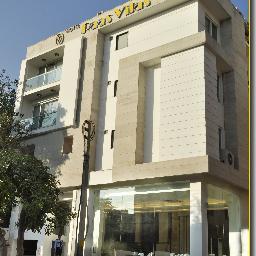 Raas Vilas is a 30-room, totally vaastu-compliant, sound-proof luxury hotel located in the heart of South Delhi.